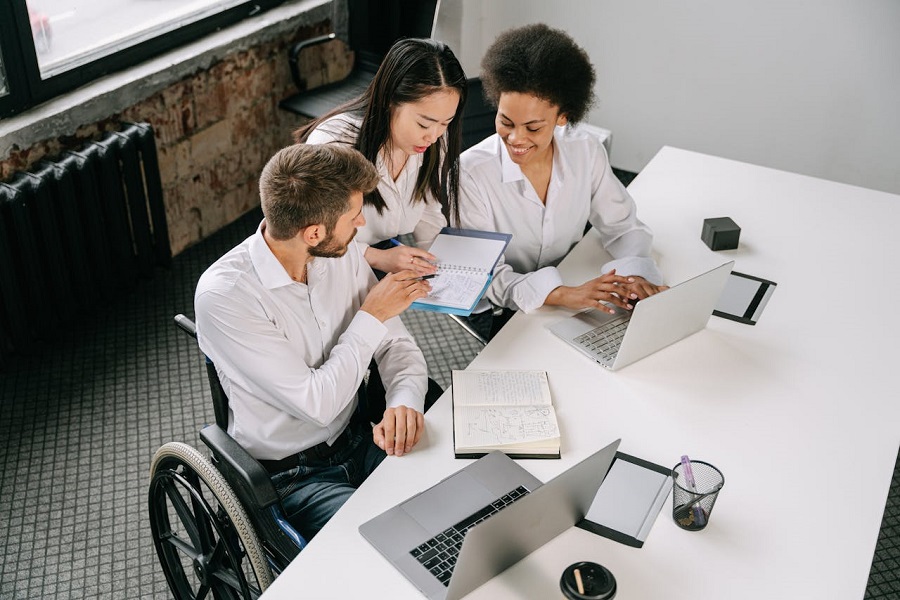 gens-personnes-individus-bureau