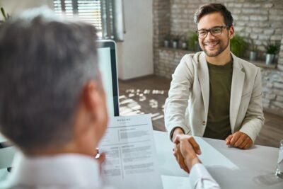 Attirer et fidéliser les jeunes avocats (Gen Z) : 5 stratégies clés pour votre cabinet en 2025